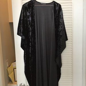 Kim & Cami Black Velour Tunic Cardigan. No buttons